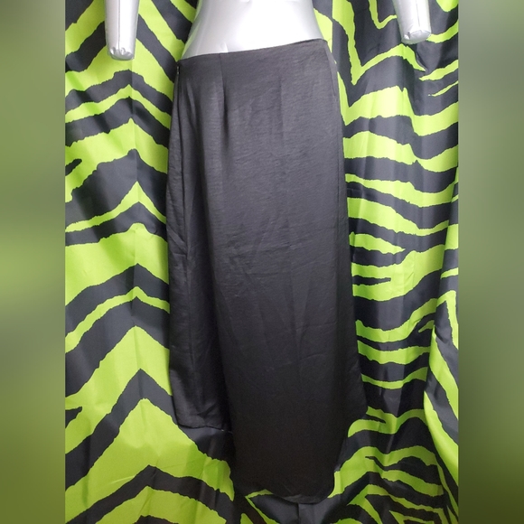 Black Tulip Skirt, Hi-Low/Asymmetrical, Size Large NWT - Picture 5 of 12